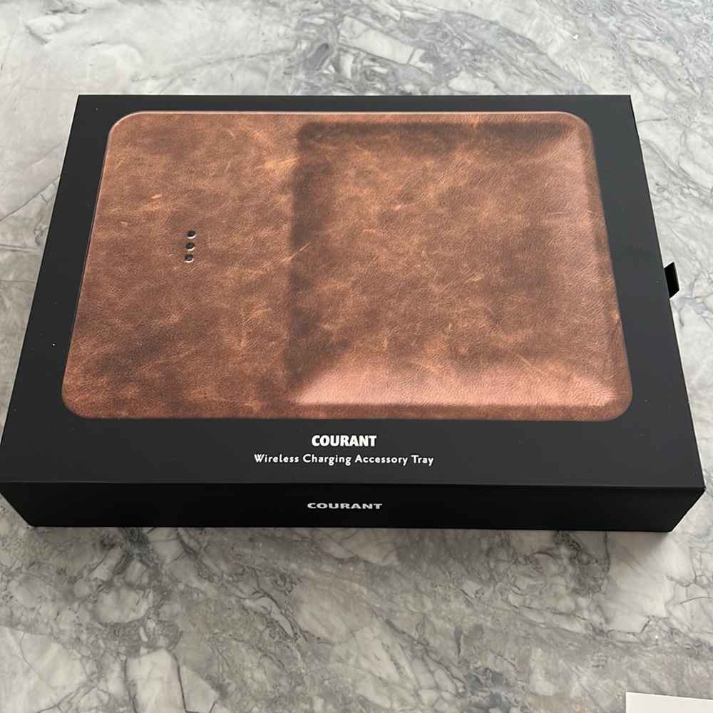 Wireless charging accessory tray